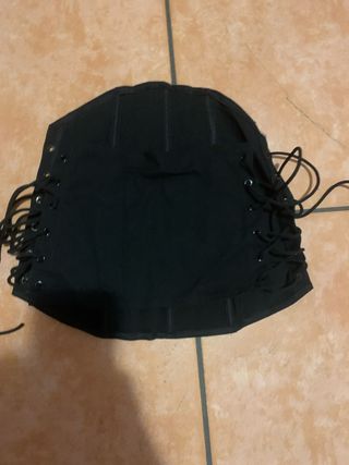 Corpetto nero con lacci