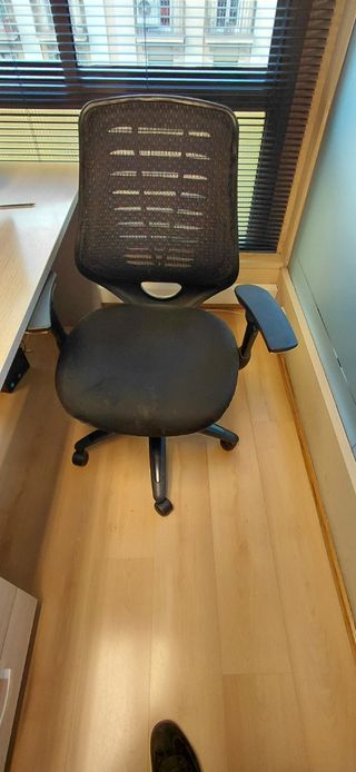 Silla oficina giratoria negra
