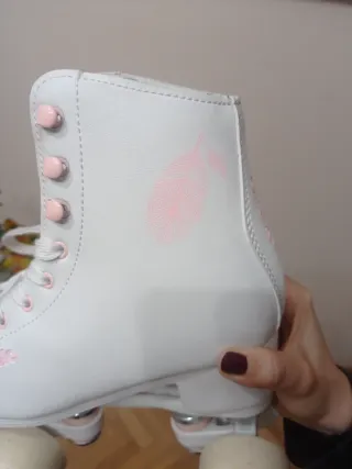 Patines blancos de bota con protecciones