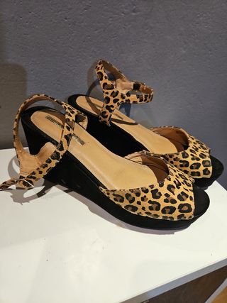 Sandalias cuña leopardo