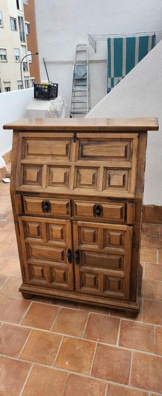 Escritorio antiguo de madera
 alto 1,05 ancho 75