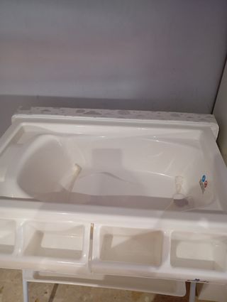Cambiador bañera bebé 60 € y coche de bebe 50 €