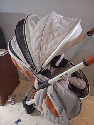 Cambiador bañera bebé 60 € y coche de bebe 50 €