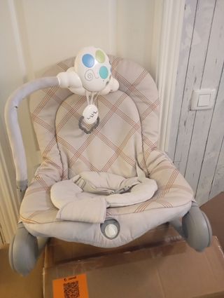 Cambiador bañera bebé 60 € y coche de bebe 50 €