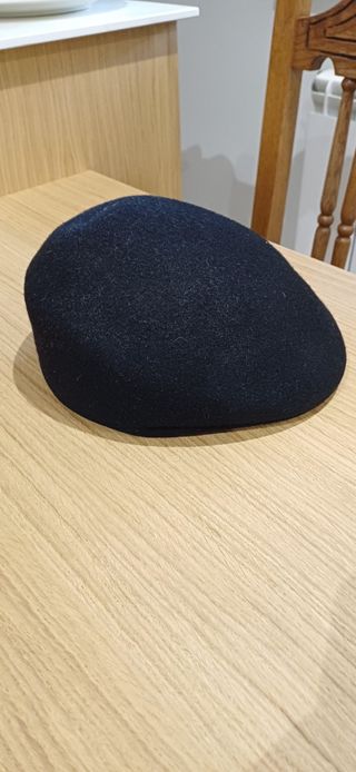 Visera negra de lana