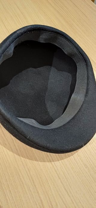 Visera negra de lana