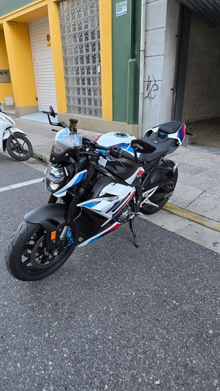 BMW M 1000 R - Moto Impecable