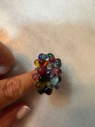 Anillo de bolitas multicolor