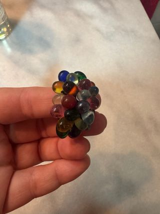 Anillo de bolitas multicolor