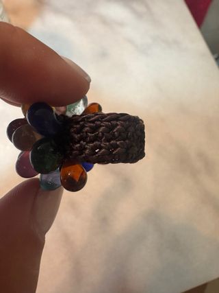 Anillo de bolitas multicolor