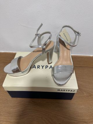 Sandalias con tacón plateadas MARYPAZ
