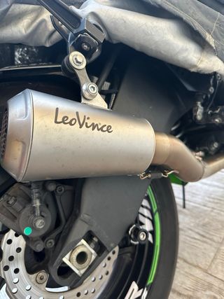 Escape Leovince LV-10 para Kawasaki ninja 
