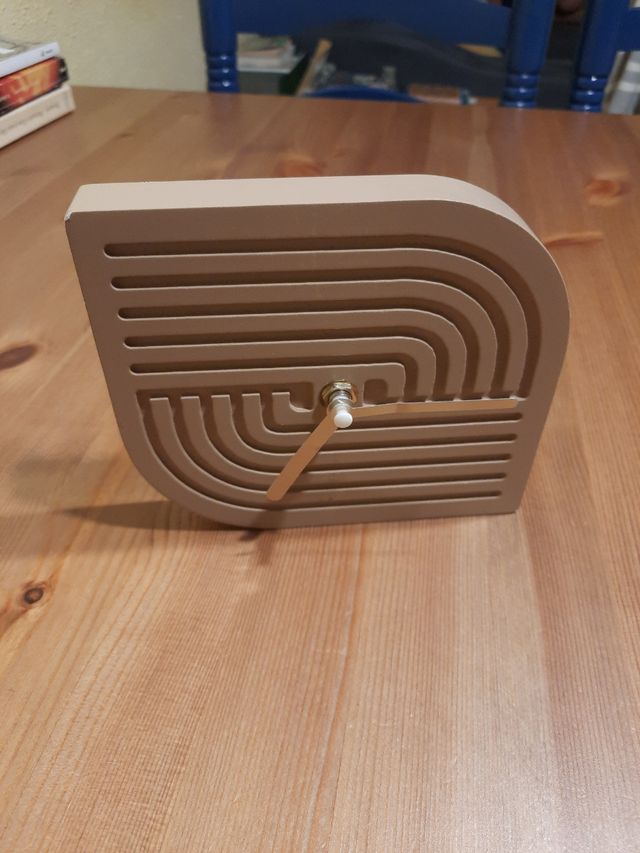 Reloj sobremesa moderno