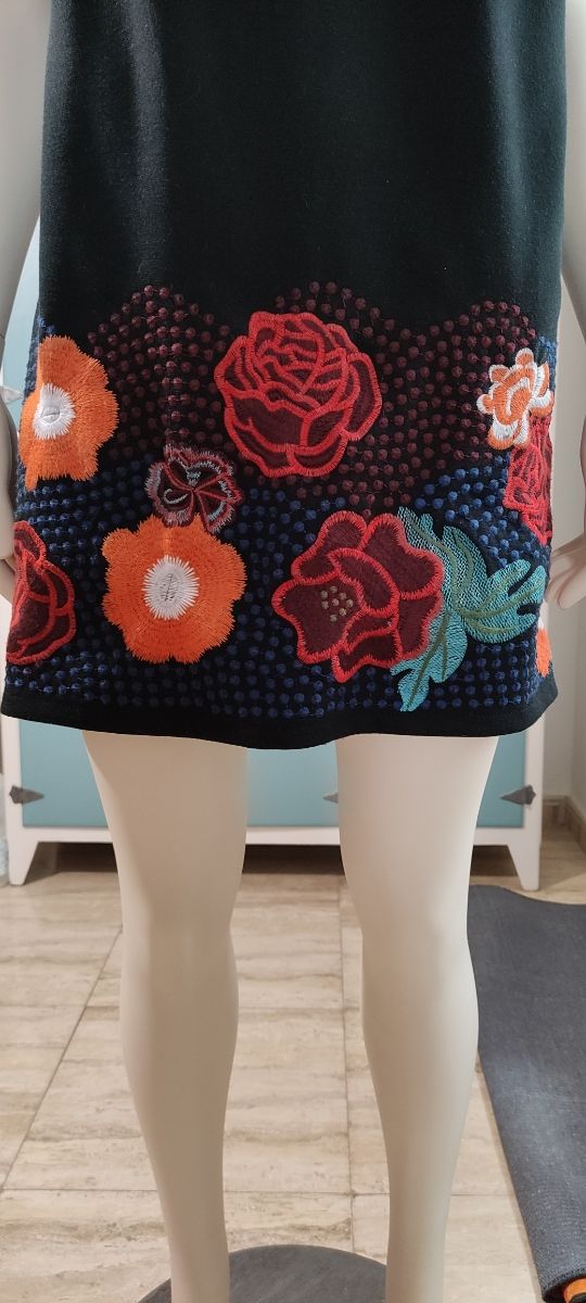 Vestido negro bordado Menglu