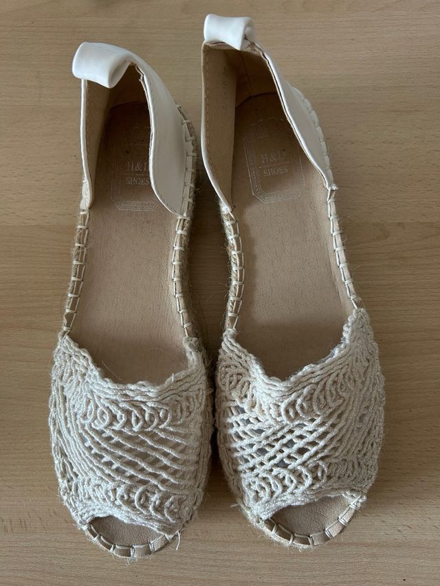 Cuñas H&M beige y blancas