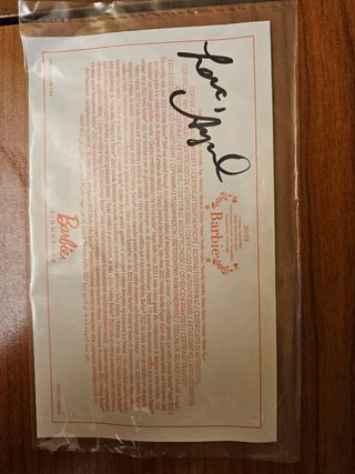 Bambola natalizia Barbie 2022 autografata da Angel Kent