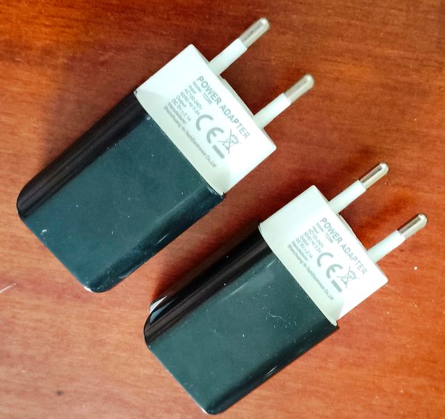 2 alimentatori caricatori doppio usb