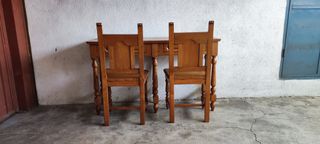 Pupitre + 2 sillas madera castaño