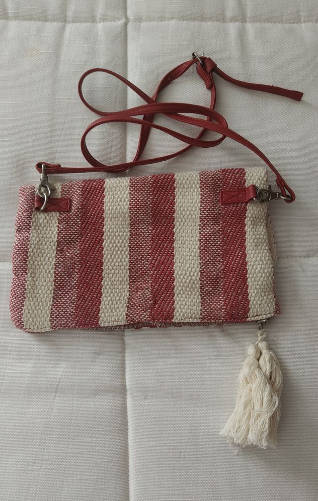 Bolso rojo y beige