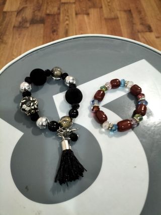 2 nuovi braccialetti da donna con gioielli.