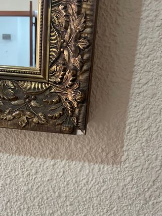 Espejo dorado con marco