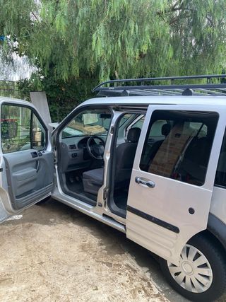 Ford Grand Tourneo Connec 2005