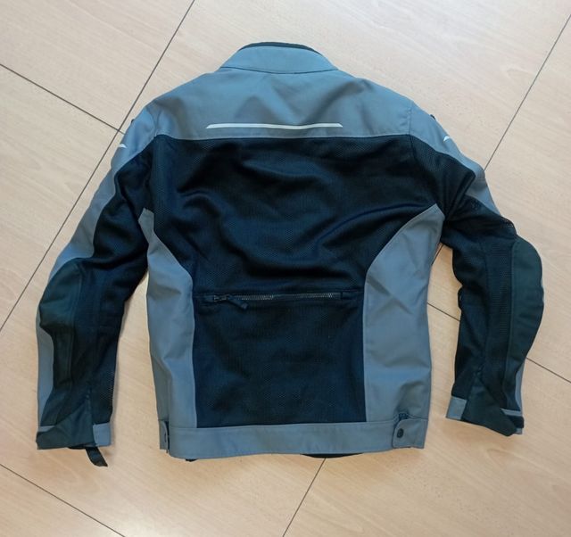 Giubbotto, pantaloni e paraschiena moto Clover