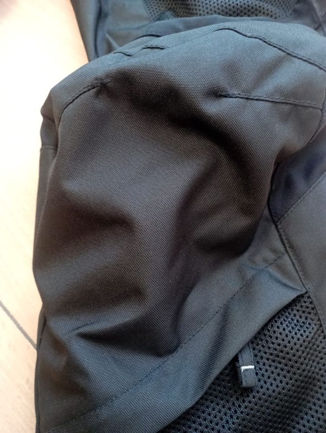 Giubbotto, pantaloni e paraschiena moto Clover