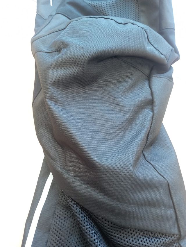 Giubbotto, pantaloni e paraschiena moto Clover