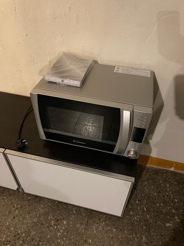 Microondas Candy con gril muy nueva