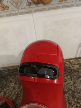 Cafetera roja Nespresso