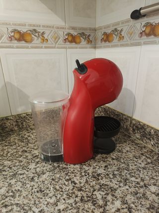 Cafetera roja Nespresso
