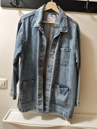 Sobrecamisa vaquera PULL&BEAR
Talla L amplia 