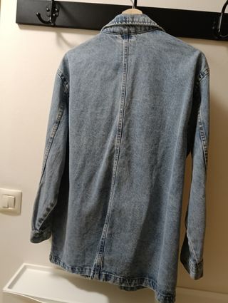 Sobrecamisa vaquera PULL&BEAR
Talla L amplia 