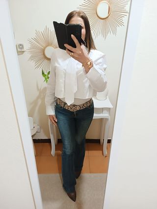 Camicia bianca con cravatta