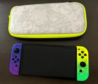 Nintendo Switch OLED + 2 giochi + accessori