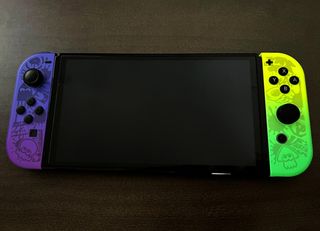 Nintendo Switch OLED + 2 giochi + accessori