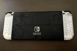 Nintendo Switch OLED + 2 giochi + accessori