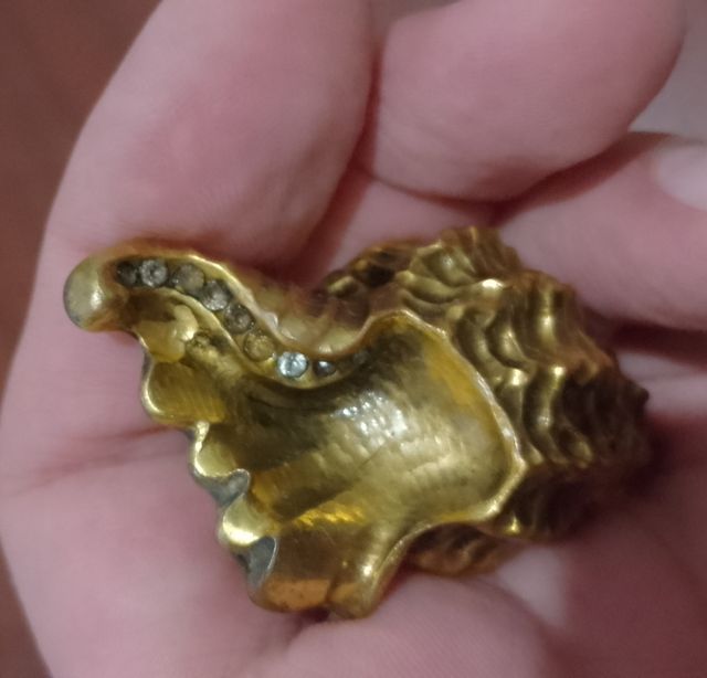 Alfinete Búzio Dourado Vintage