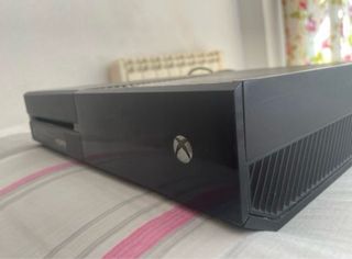 Xbox One negra + 2 mandos