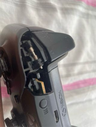 Xbox One negra + 2 mandos