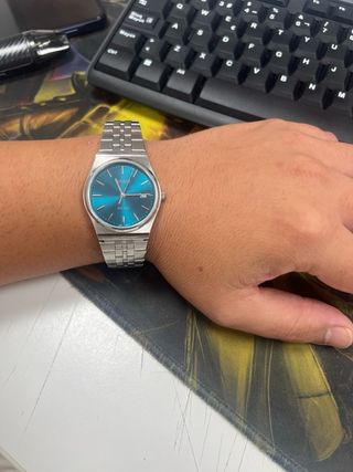 Reloj Casio azul y plata