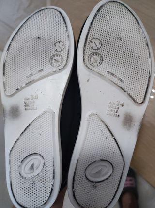 Zapatillas negras nuevas. Talla 34