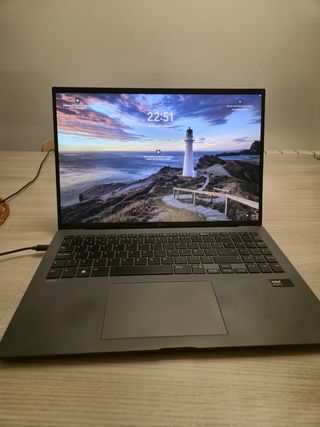 Portátil LG Gram Pro de 16" ultraligero, garantía