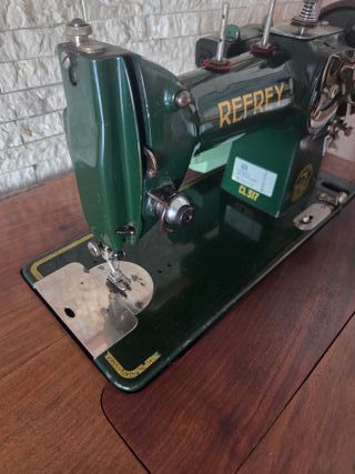 Máquina coser Refrey Antigua