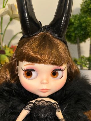 Muñeca Blythe fake vestida de Maléfica