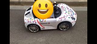 Coche eléctrico infantil