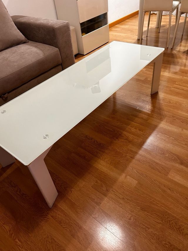 Mesa centro de cristal blanco urge