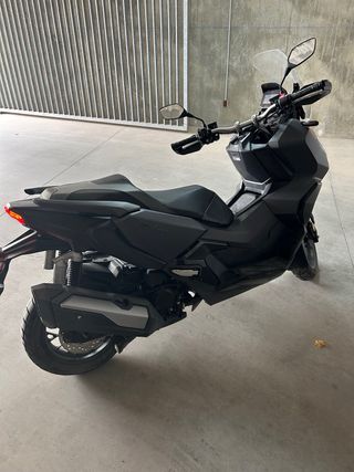 Honda ADV 350A - como nueva - pocos kilómetros