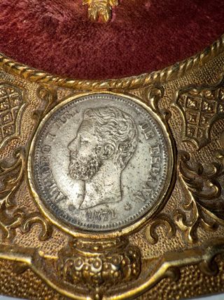 Plato Bronce antiguo con monedas plata